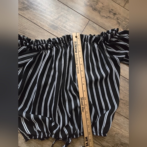 Peppermint Black and White Striped Medium Womens Off-Shoulder Top - Picture 3 of 9